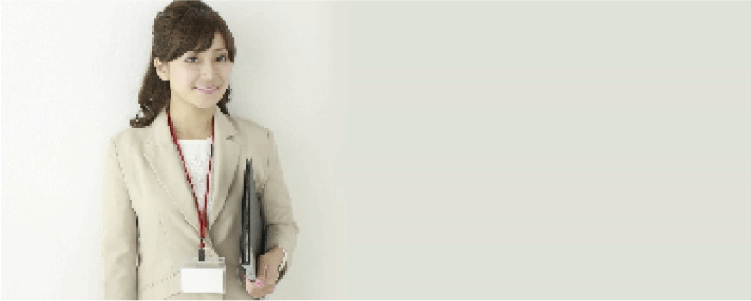 写真：オフィスの女性