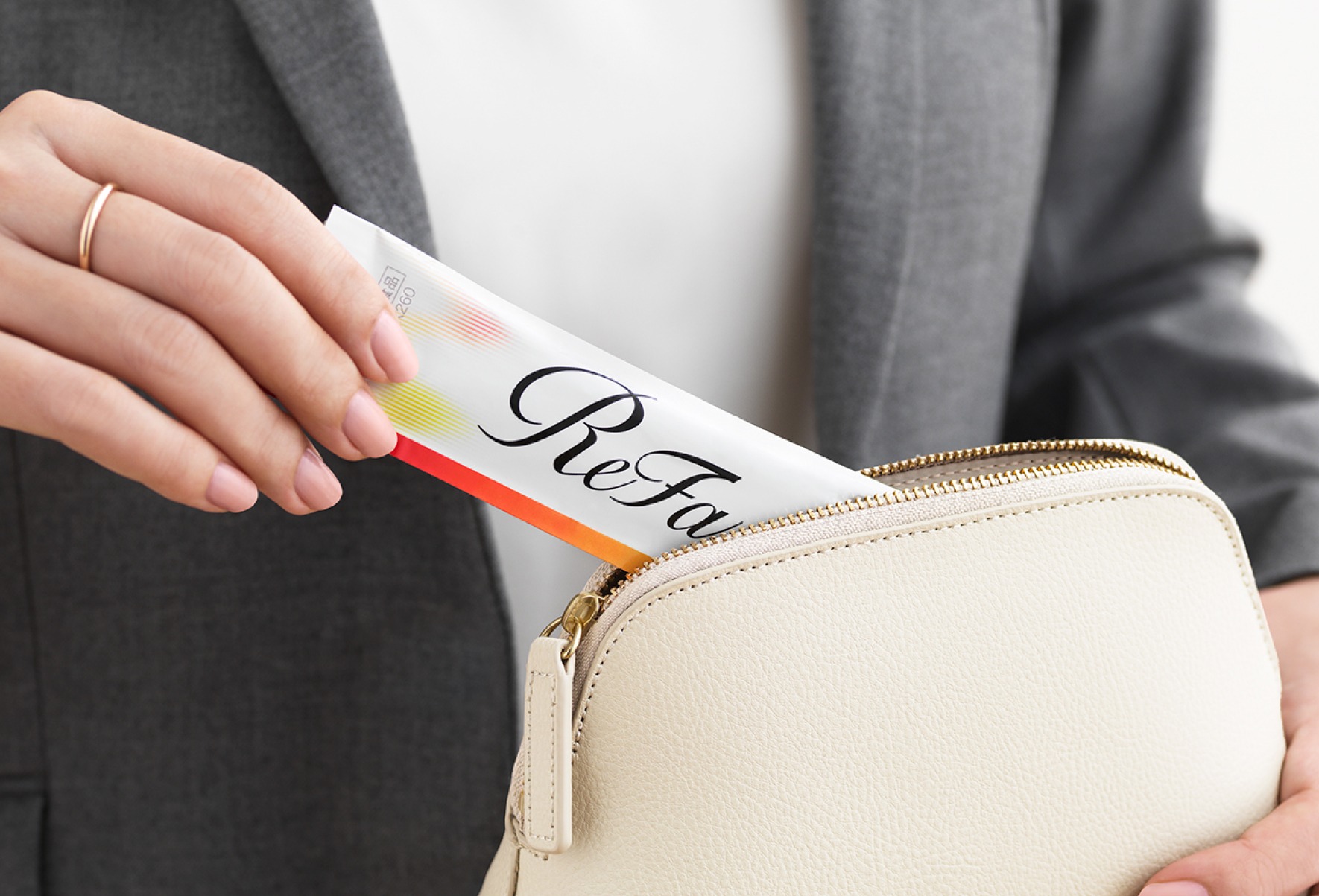 お出かけ先でも、サッとチャージ。