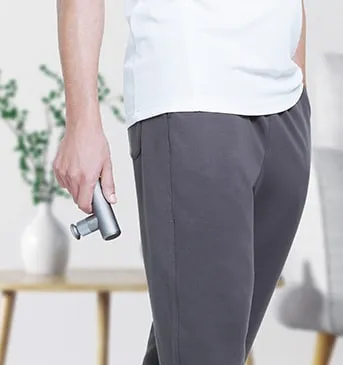 軽く、コンパクトで片手に収まる